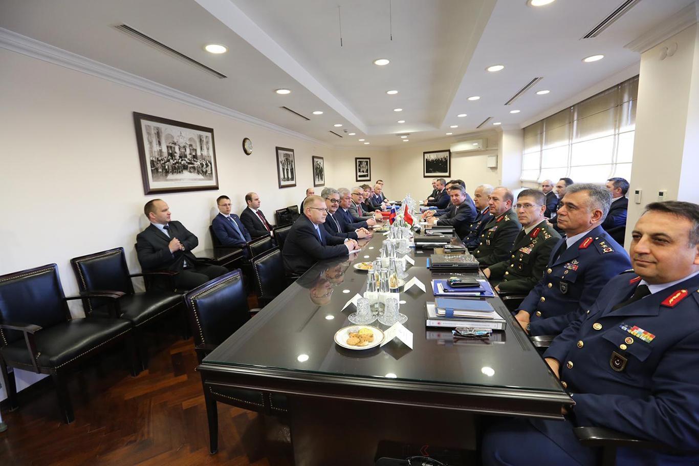 MSB: Rus askeri heyeti ile 10 Mart Salı günü Ankara'da toplantı yapılacak MSB: Rus askeri heyeti ile 10 Mart Salı günü Ankara'da toplantı yapılacak